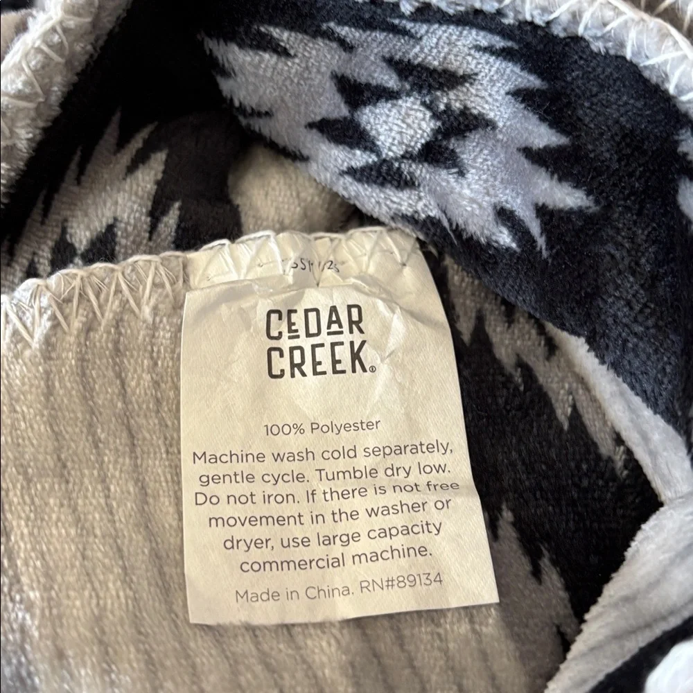 Cedar Creek Reversible Horseshoe print,velvety soft plush throw,Western - Picture 7 of 7